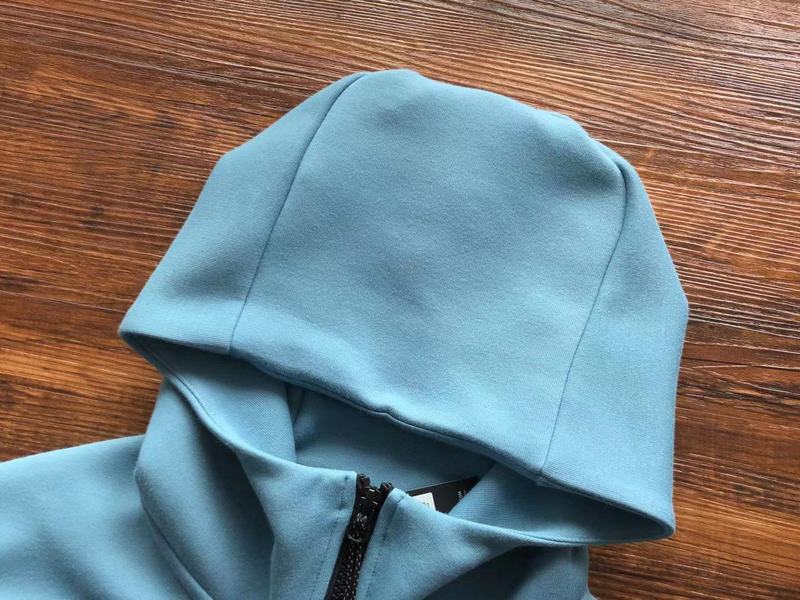 NIKE TECH FLEECE CELESTE BLANCO