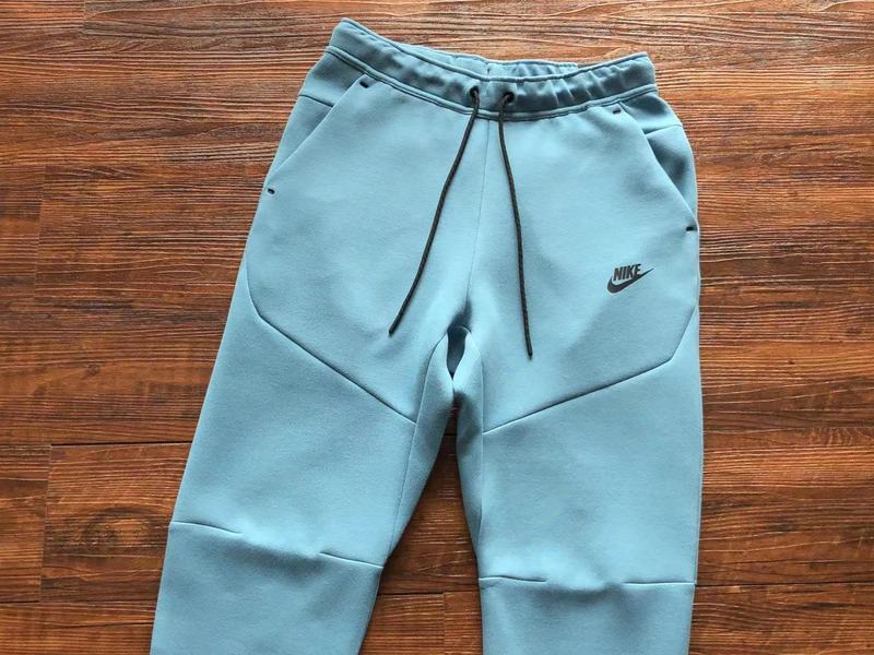 NIKE TECH FLEECE CELESTE BLANCO
