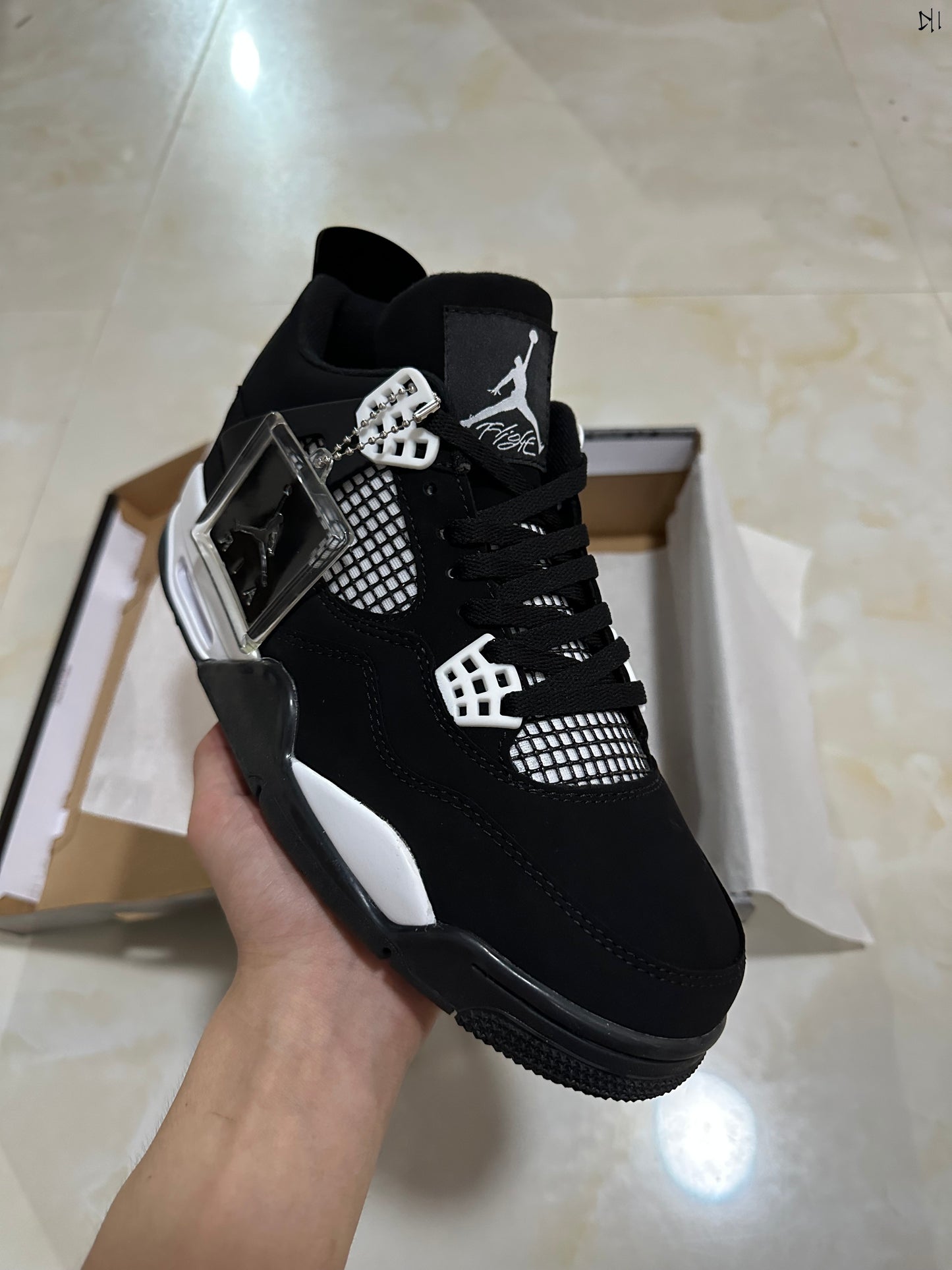 RETRO 4 "WHITE THUNDER"