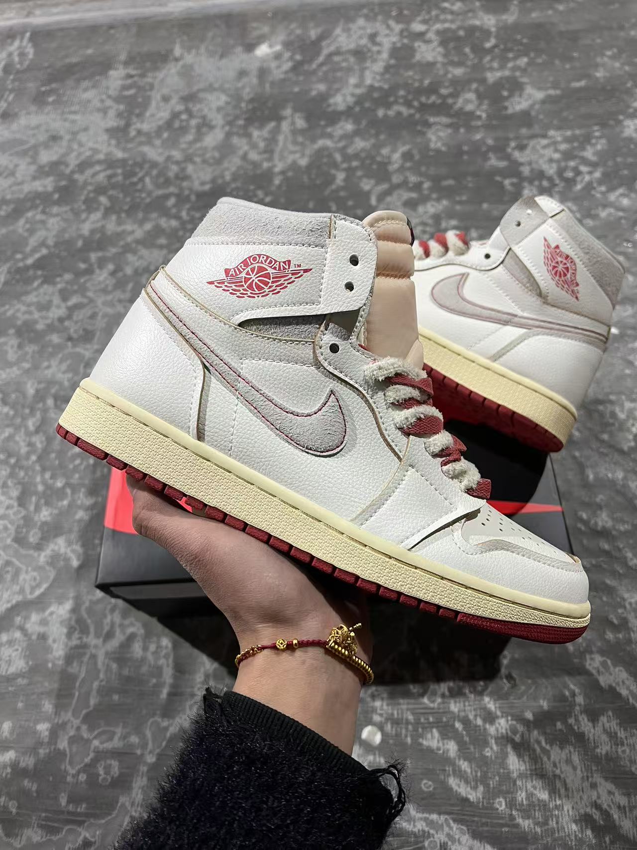 AIR JORDAN 1 HIGH OG RARE AIR “CINNABAR”
