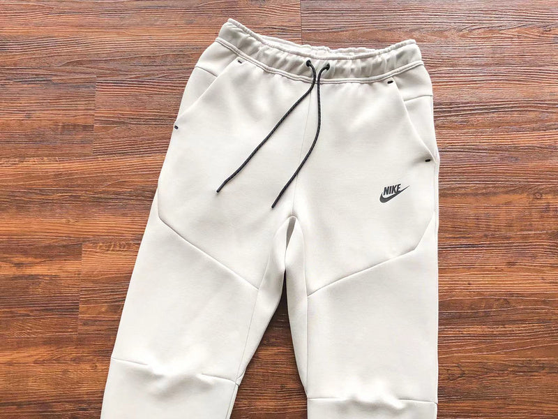 NIKE TECH FLEECE BLANCO