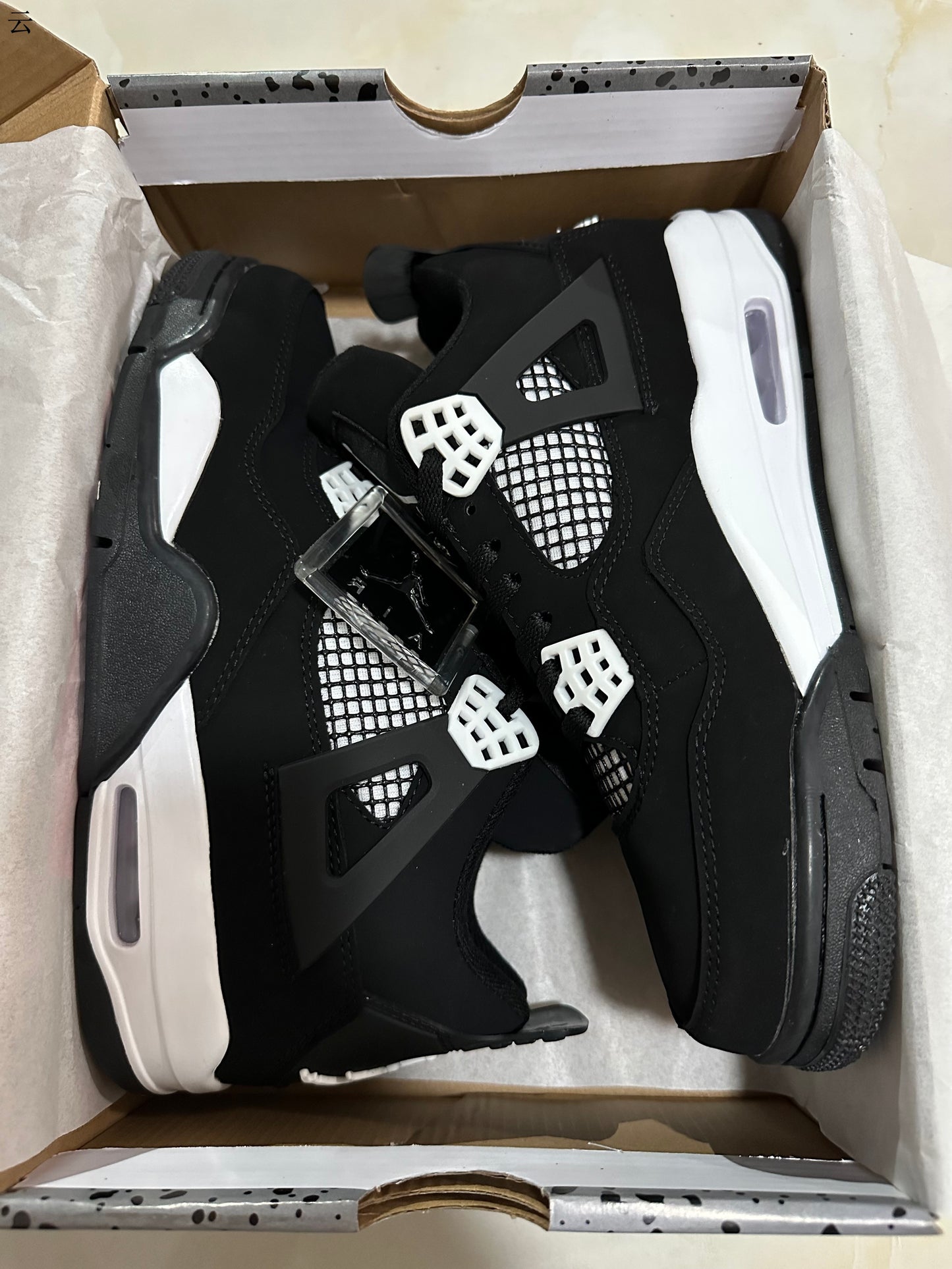 RETRO 4 "WHITE THUNDER"