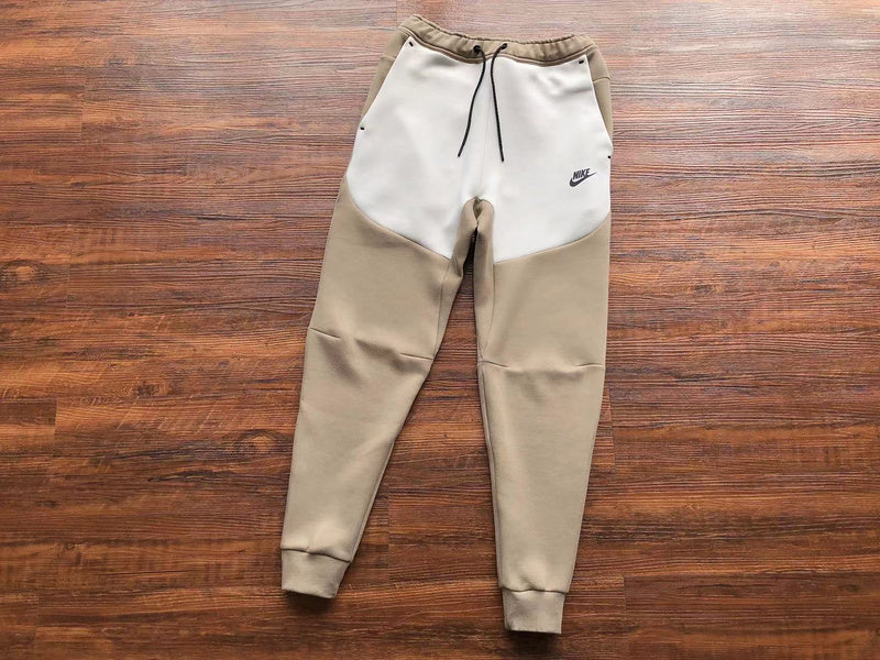 NIKE TECH FLEECE CREMA