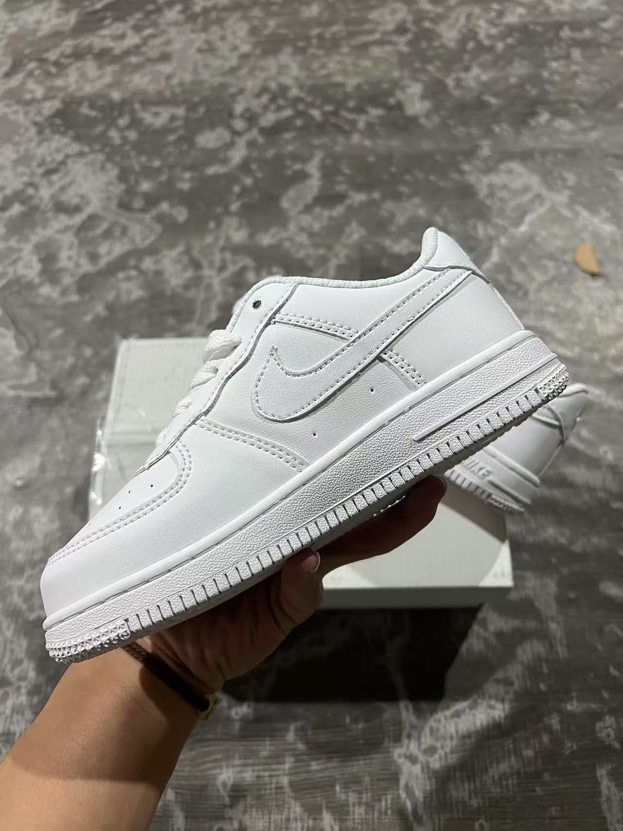 NIKE AIR FORCE 1 WHITE "07"