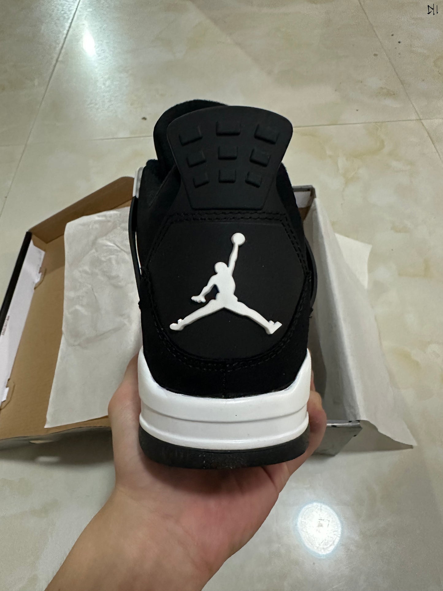 RETRO 4 "WHITE THUNDER"