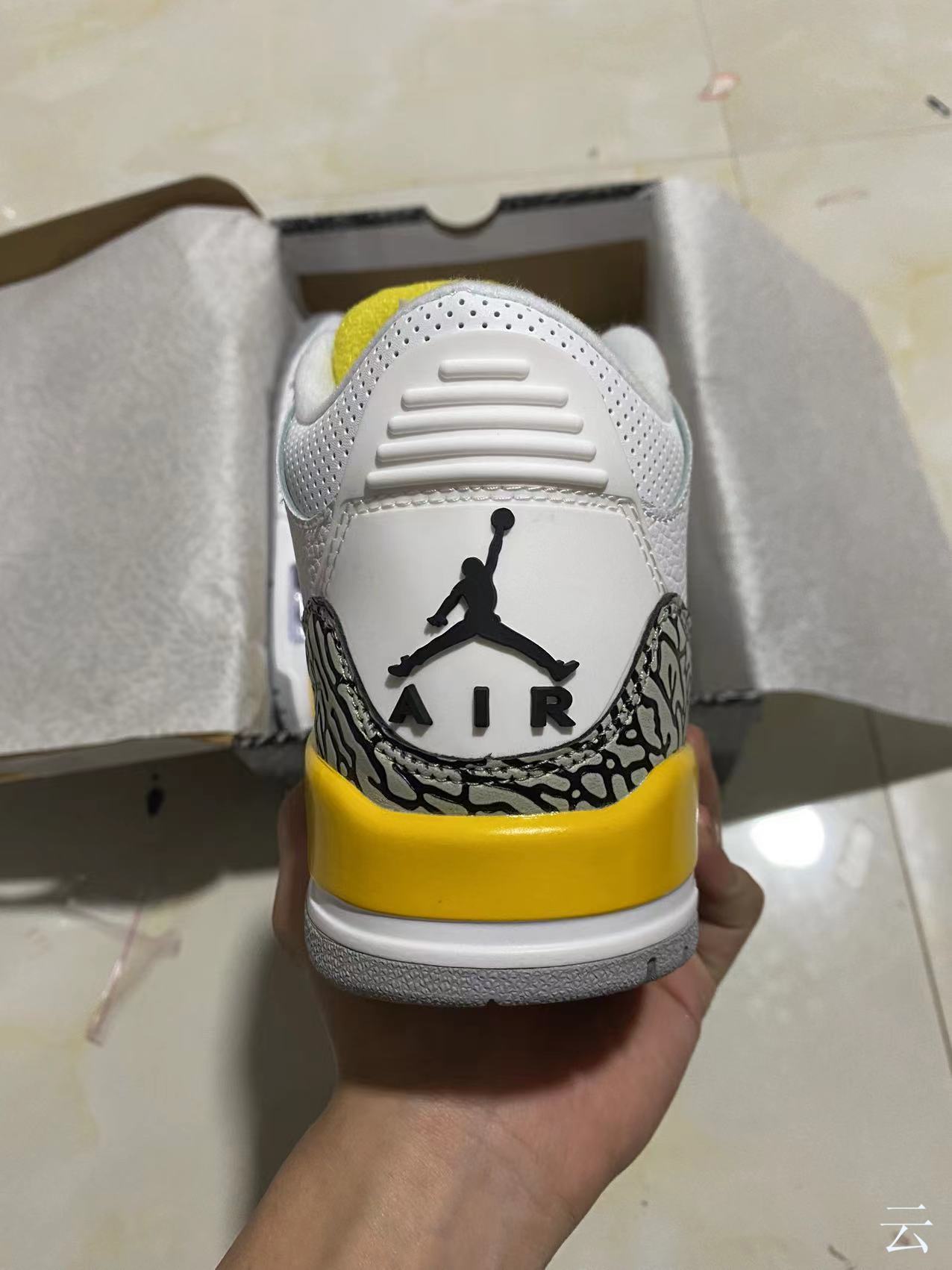 AIR JORDAN 3 RETRO "LASER ORANGE"