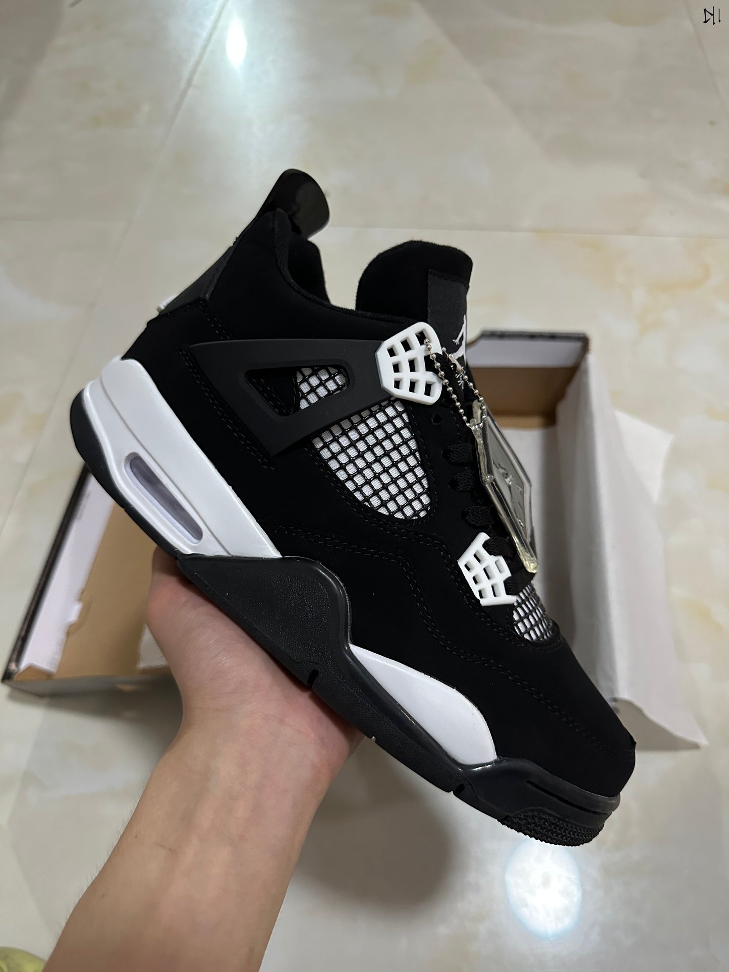RETRO 4 "WHITE THUNDER"