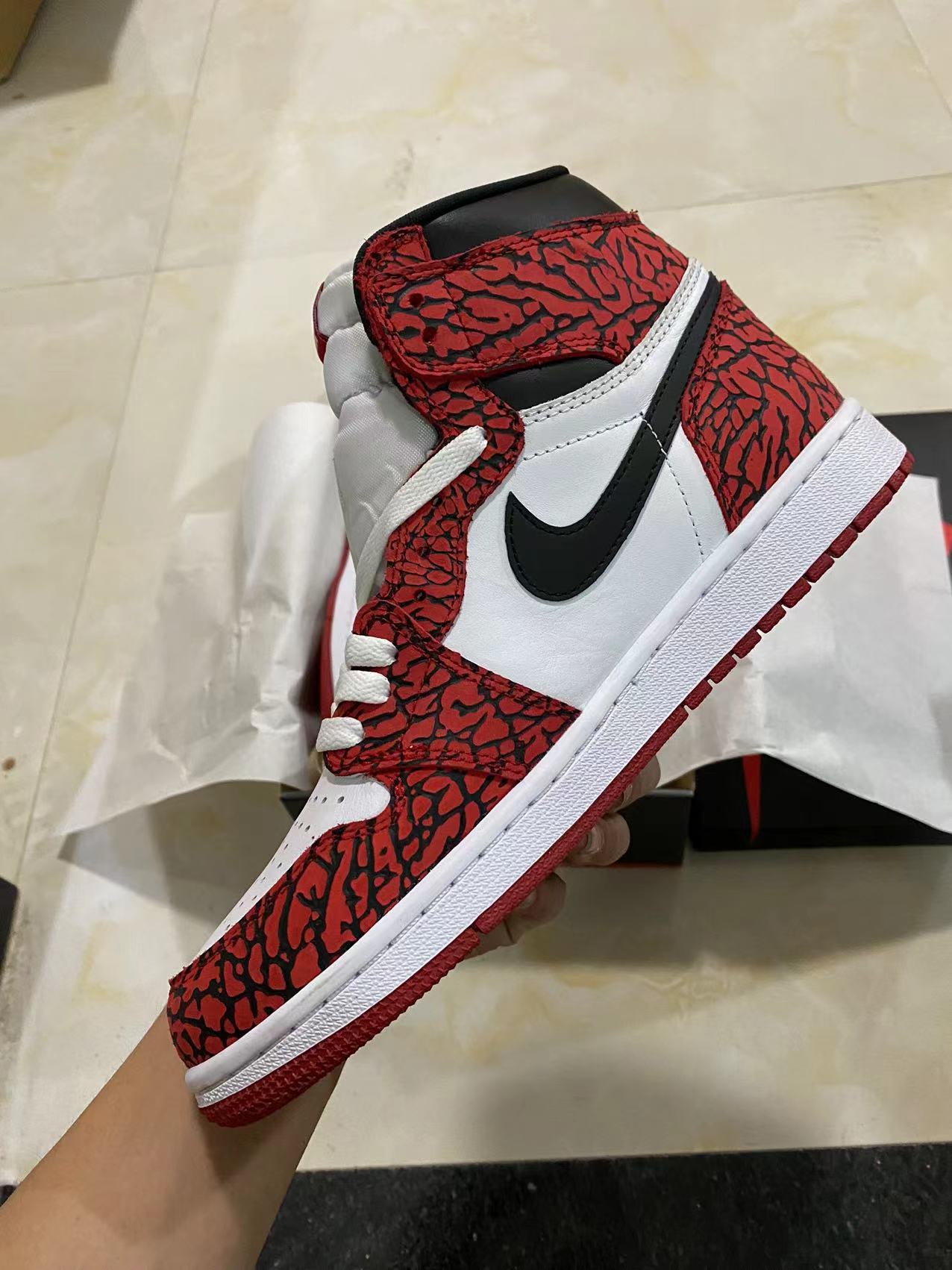 JORDAN 1 HIGH OG “ELEPHANT”