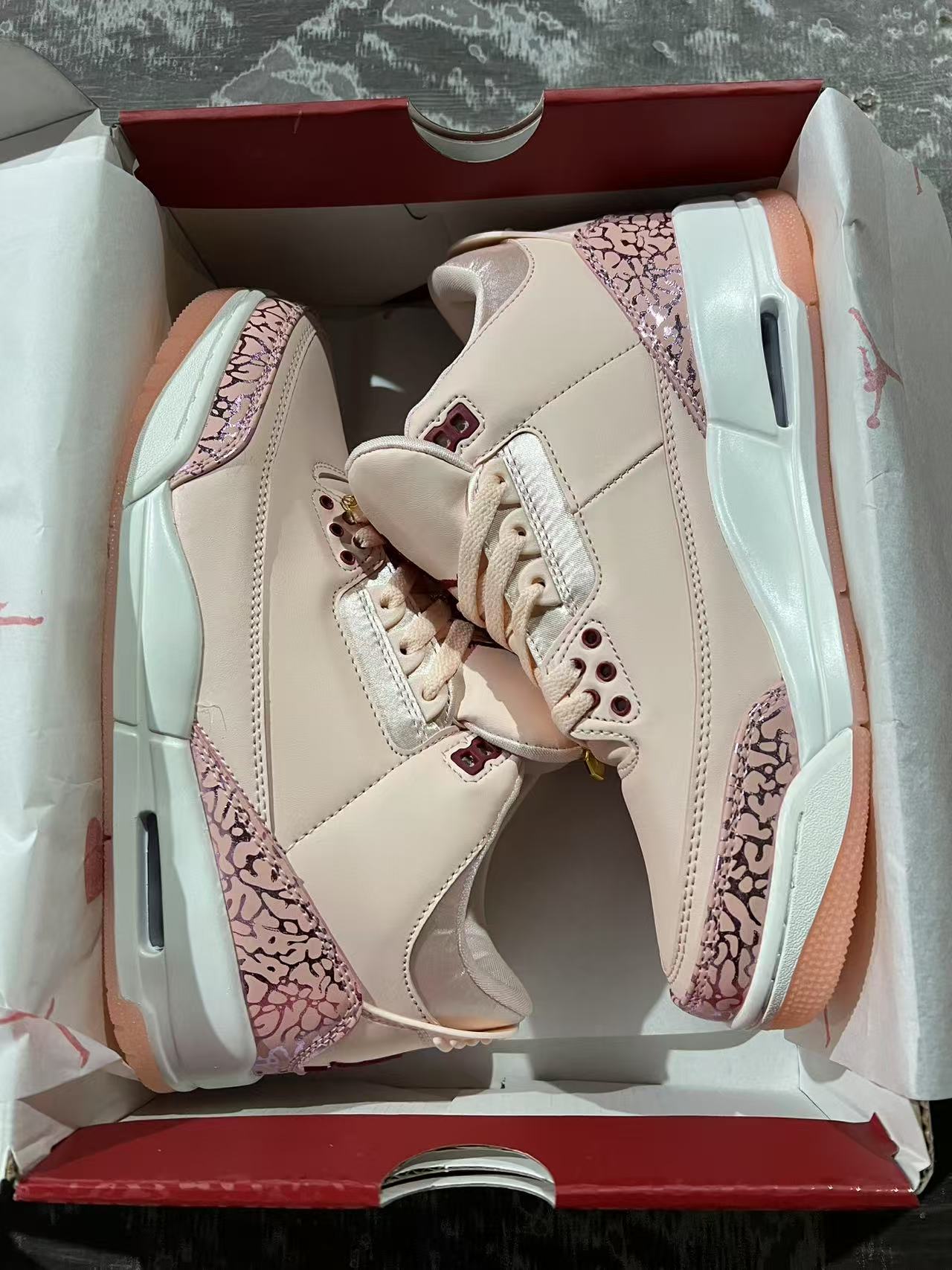 JORDAN 3 OG "VALENTINE'S DAY"