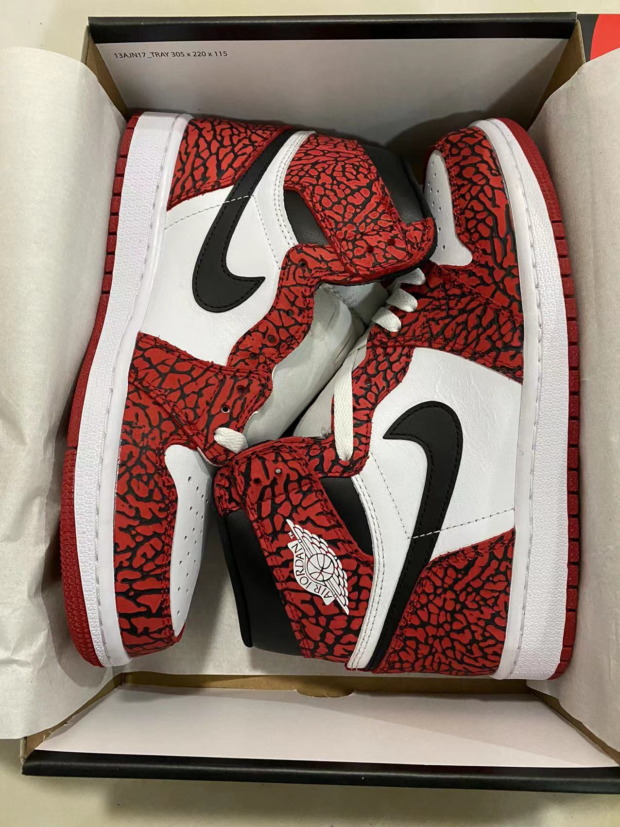 JORDAN 1 HIGH OG “ELEPHANT”